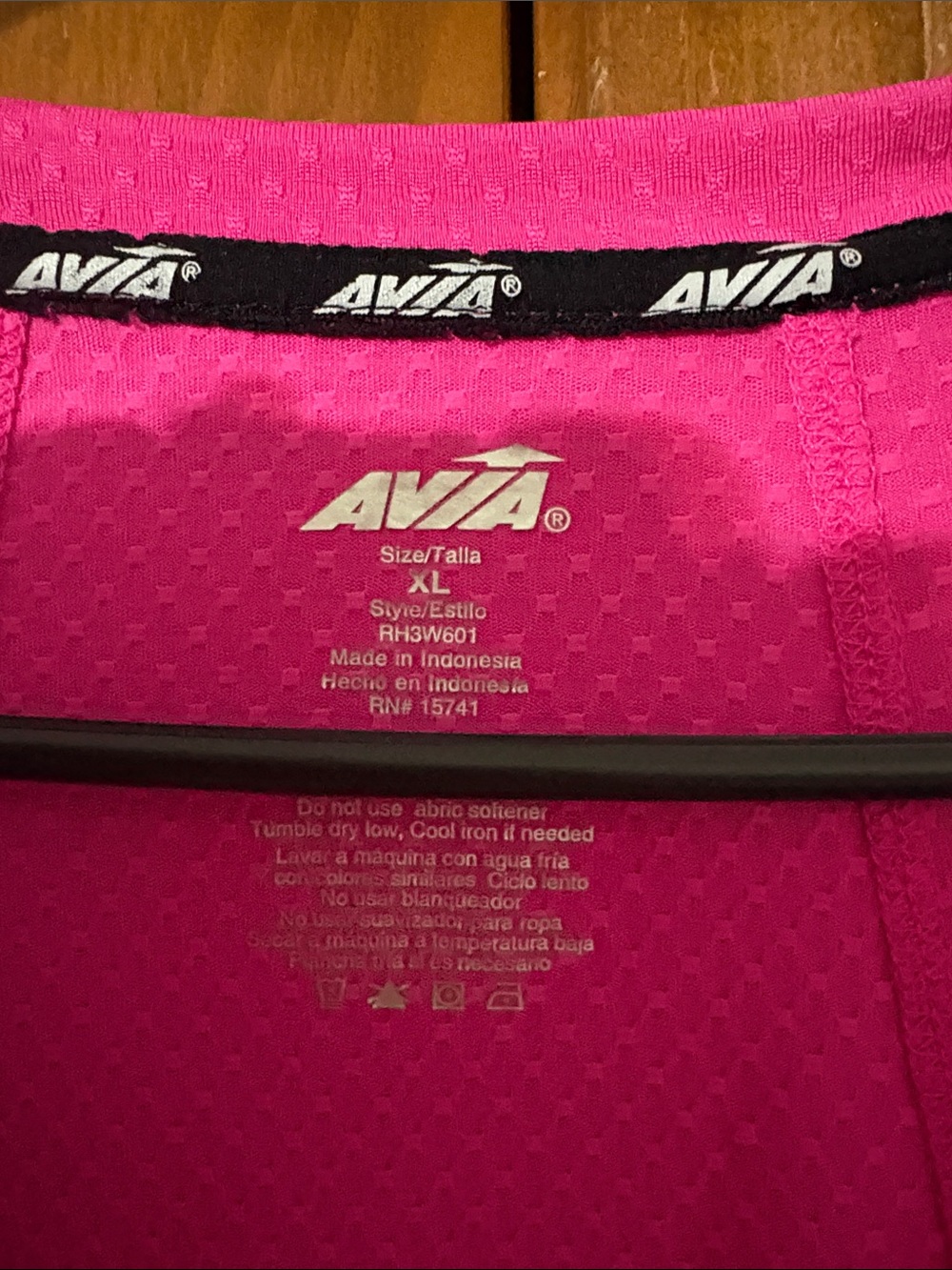 Women’s Bright Pink V-Neck Performance Tee XL by Avia. NWOT. Short sleeve nice - Picture 2 of 9